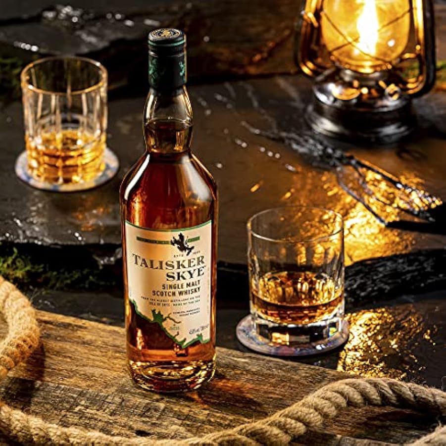 Caol Ila Moch Single Malt Scotch Whisky - 700 ml & Talisker Skye Single Malt Scotch Whisky, 700 ml (La confezione può variare) 886209231